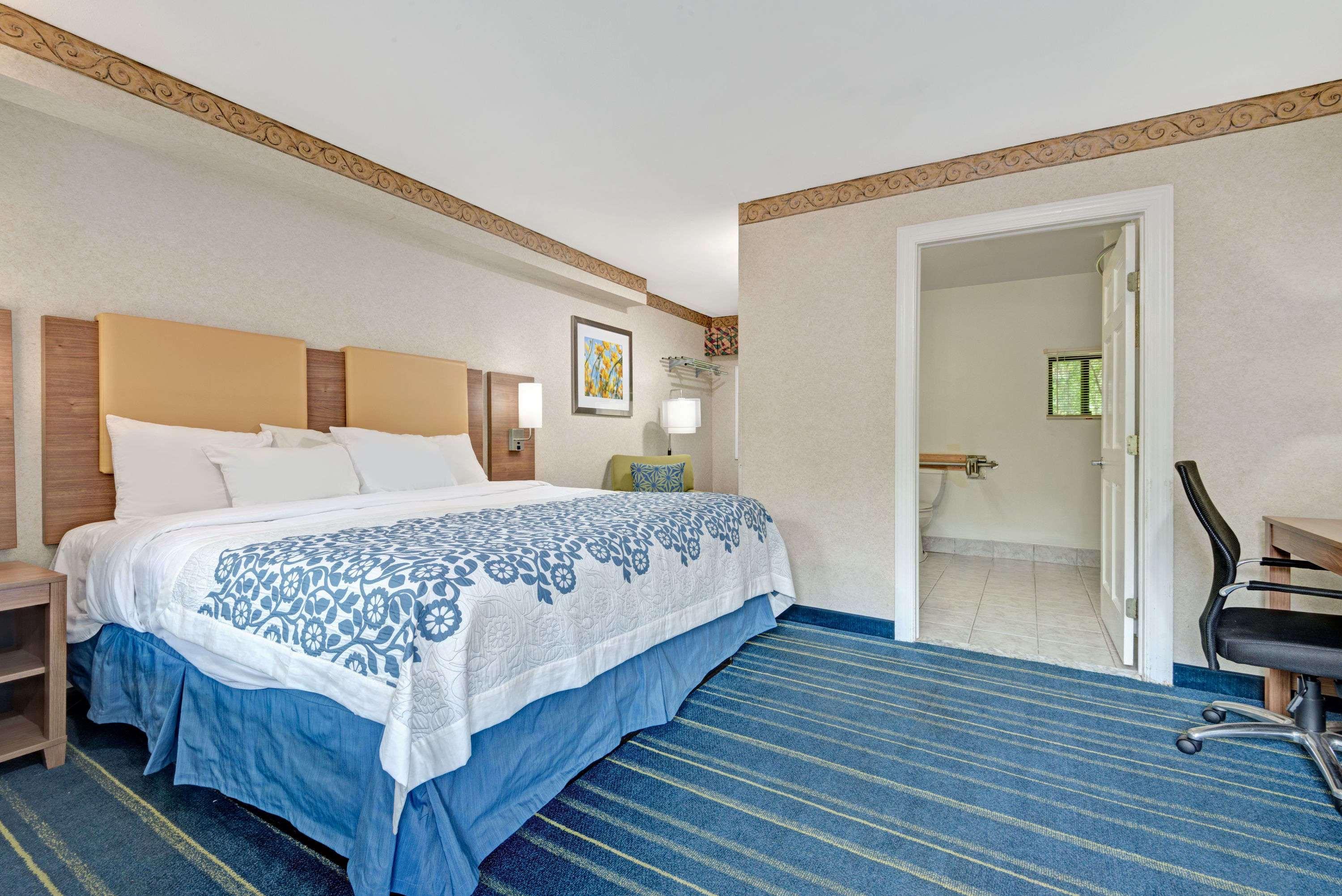 Days Inn By Wyndham Ridgefield Eksteriør bilde